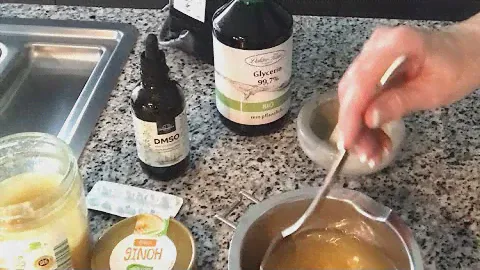 Kollagen Gel, effektiv Falten beseitigen. DMSO dient als Träger in tiefere Hautschichten