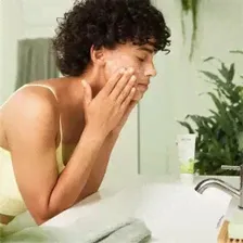 Очищающее средство гель Weleda Naturally Clear 100 мл